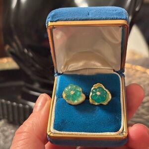 💚 NWT Artisan • Aventurine Carved Flower & Freshwater Coin Pearl Stud Earrings